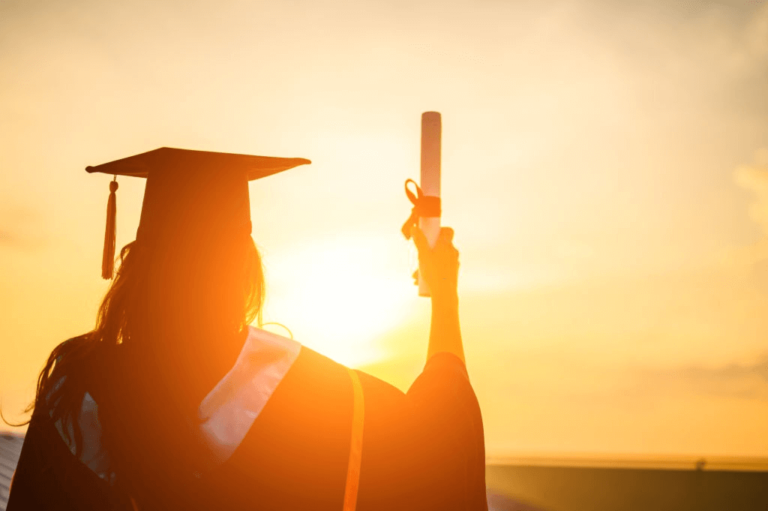 Top Commencement & Graduation Speakers [Updated 2023]